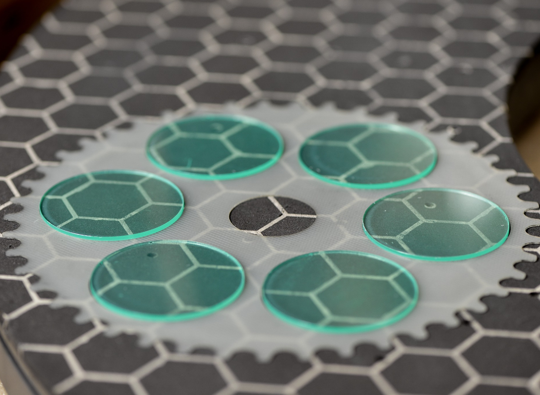 glass-2_aspect_1.368691189050